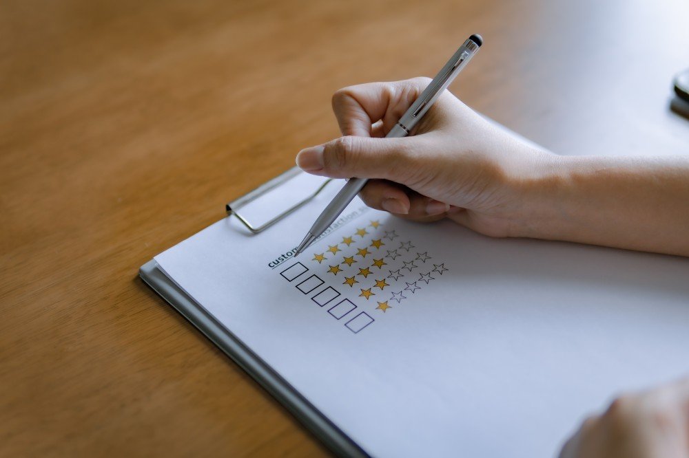 customer-review-good-rating-concept-hand-pressing-2026-01-07-23-38-07-utc